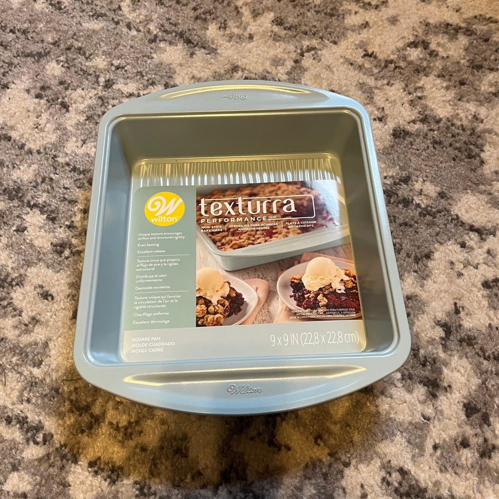 NWT - Wilton Square Pan 9x9”